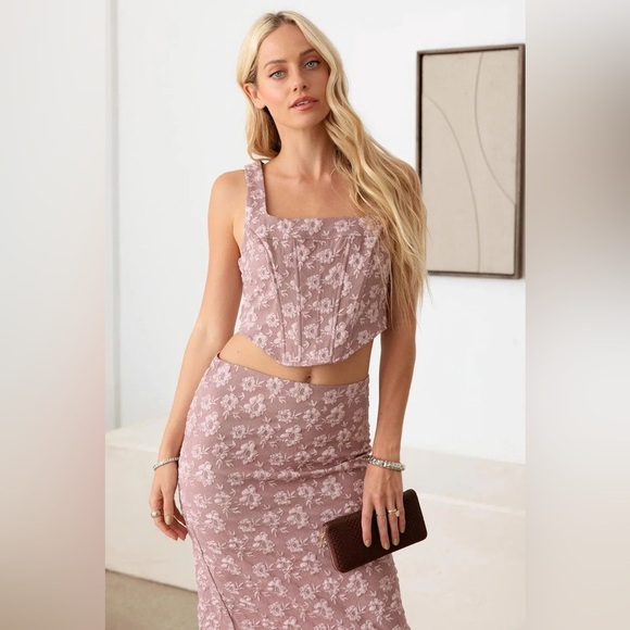 Le Lis-Mauve Floral Embroidered Corset Top Long Waist Skirt Set - Picture 3 of 5